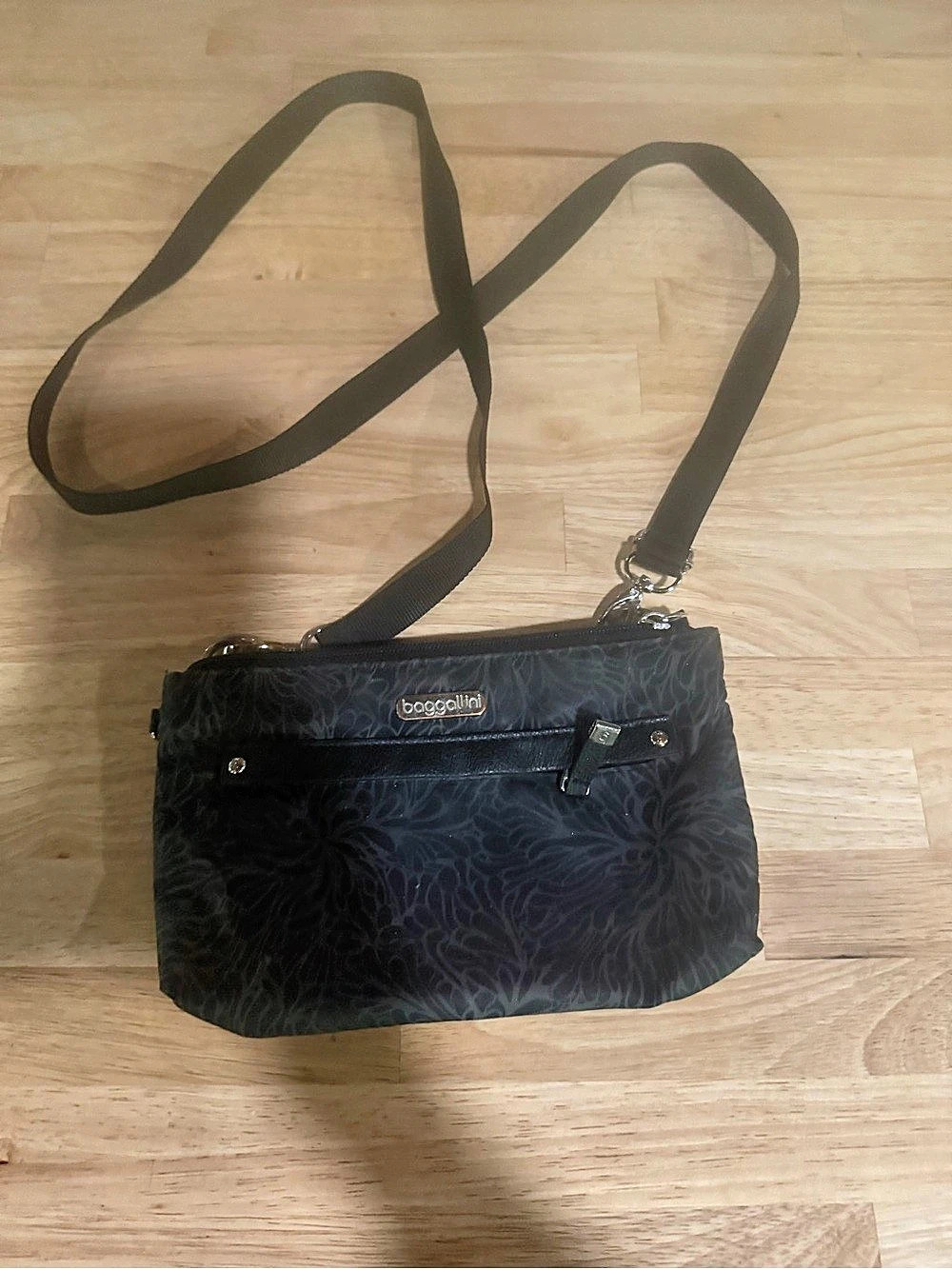 Baggallini Floral Crossbody Bag in Black